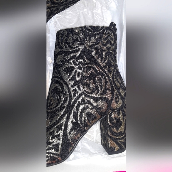 Shoedazzle size 6 black/gold 3 inch heeled booties brand new never worn - Picture 2 of 6